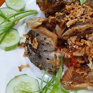 - Đầu cá hồi