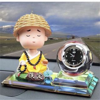 Trang trí taplo - Sét Tượng Tu sĩ bình an + đồng hồ pha lê có tặng nước hoa và thảm chống trượt