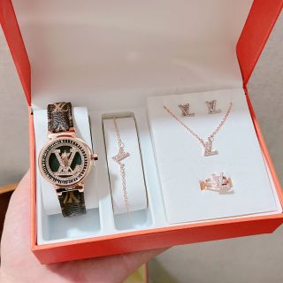 Đồng hồ sét phụ kiện siêu sang