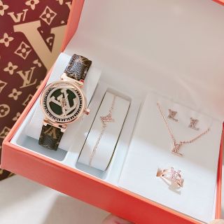 Đồng hồ sét phụ kiện siêu sang