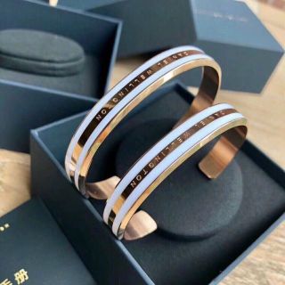 VÒNG TAY CAO CẤP D.W V2