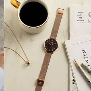 ĐỒNG HỒ NỮ CAO CẤP D.W MẶT TRÒN LƯỚI SOCOLA