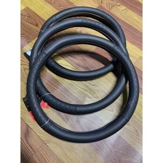 Bọc vô lăng bọc tay lái BU đen chỉ đen size 38 cho ô tô