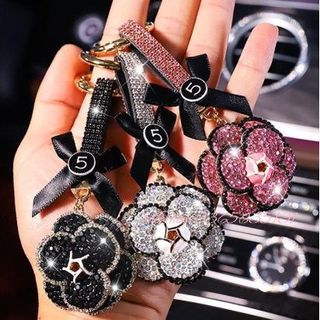set nước hoa đính đá để taplo ô tô gắn bông hoa trà sang trọng quý phái cho xế yêu của bạn