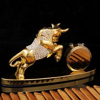 Tượng trâu vàng đính đá có đồng hồ và nước hoa trang trí phong thủy nhà cửa hoặc đặt taplo ô tô