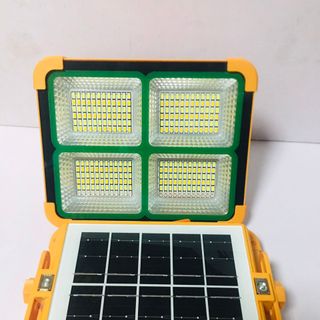 Đèn Pha Năng Lượng Mặt Trời Di Động ( Cầm Tay) 500W - 4 Khoang