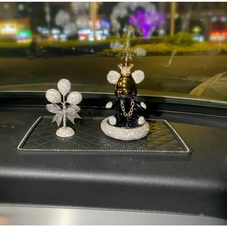 Trang Trí Ô Tô Set Gấu Sáp Thơm đội vương miện - Nước Hoa Hàng Cao Cấp Bushineco +Thảm CN Đá To+Cây bóng đính đá trắng