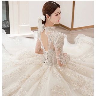 Váy Cưới Công Chúa Tay Dài cách điệu quí tộc đuôi 3m