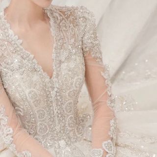 Váy Cưới Công Chúa Tay Dài cách điệu quí tộc đuôi 3m