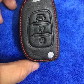 Bao da chìa khoá xe hơi Hyundai SantaFe 2021 2022 phiên bản mới nhất - viền chỉ đỏ