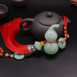 Khánh hồ lô treo gương xe ô tô - dây tua rua đỏ mang lại may mắn tài lộc cho chủ xe