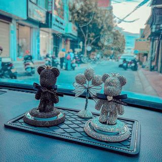 Trang trí taplo ô tô - Gấu Gloomy Bear Đính Đá có chứa sáp thơm Ô Tô (GCD)