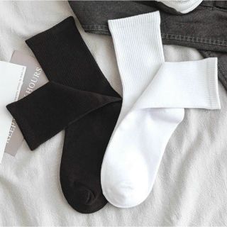 Hàng mới về   Set 5 đôi Vớ cao cổ trắng đen cực đẹp cực xinh chuẩn hình hàng về số lượng lớn,sỉ Thanh Thảo