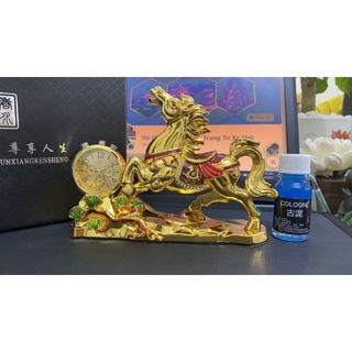Tượng Ngựa Vàng - Tuấn Mã Vượt Dốc - Tượng Phong Thủy Trang Trí Taplo Ô Tô