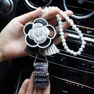 Khánh treo gương hoa trà đính đá sang trọng thời trang tặng kèm nước hoa ô tô