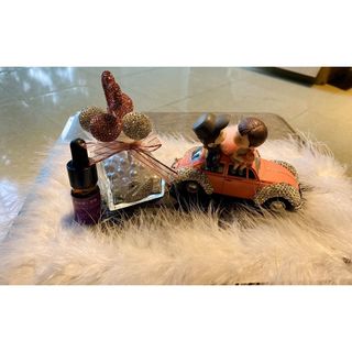 Set tình yêu đôi trai gái ngồi ô tô + thảm lông + lọ bóng trái tim - otofunmoclan valentine