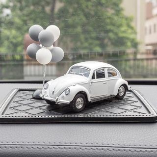 Set tình yêu đôi trai gái ngồi ô tô + thảm lông + lọ bóng trái tim - otofunmoclan valentine