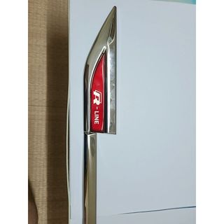 Bộ 2 mang cá R-Line thể thao trang trí ô tô thật phong cách - trang trí xe hơi