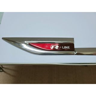 Bộ 2 mang cá R-Line thể thao trang trí ô tô thật phong cách - trang trí xe hơi