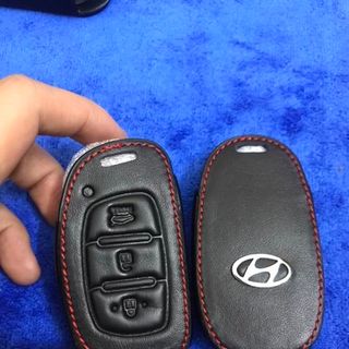 Bao da chìa khoá xe hơi Hyundai SantaFe 2021 2022 phiên bản mới nhất - viền chỉ đỏ