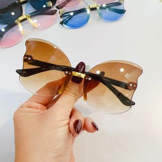 Kính râm cho bé kiểu kính nhiều màu dễ thương, tròng chống tia UV bảo vệ mắt dành cho bé 2-6 tuổi mã 6085
