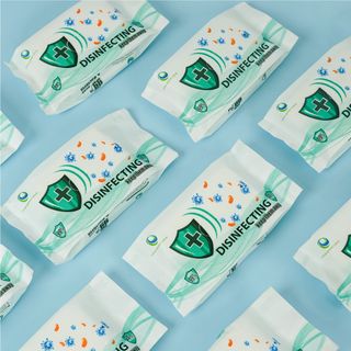 Khăn Ướt có cồn Wow hương chanh sả 20 tờ - Kháng khuẩn 99% - Tiện lợi mang theo