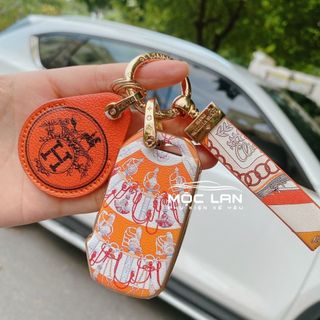 Ốp chìa khóa, bọc chìa Kia Cerato 2019 - 2020 - 2021 mẫu 3 nút viền mạ vàng Doir -Hermes cao cấp
