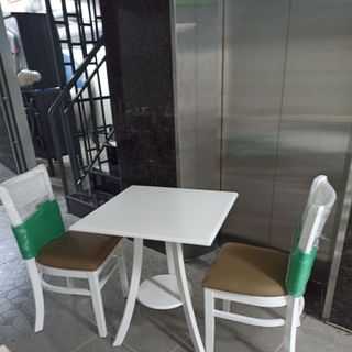 Bàn ghế gỗ cao su trang trí quán Cafe sữa căn hộ dịch vụ