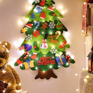 Set Cây Thông Nỉ Dán Tường 100x70cm - Kèm 32 Miếng Đèn Led Pin (Thùng 60)
