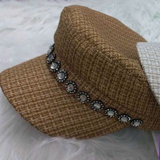 Mũ beret đính bông hoa hạt CQ