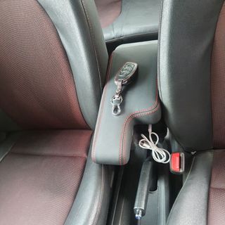 Hộp tỳ tay Grand I10 dạng khuyết bản Sedan/Hatback - TỲ TAY KHUYẾT