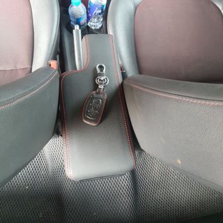 Hộp tỳ tay Grand I10 dạng khuyết bản Sedan/Hatback - TỲ TAY KHUYẾT