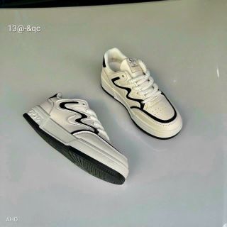 bata qc lên chân cực chất