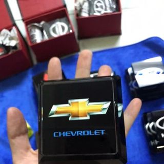 ( có video thật) nước hoa ô tô NISSAN - nước hoa pha lê logo hãng xe đặt taplo
