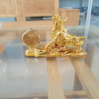 Tượng Trâu vàng phong thủy để xe ô tô - Biểu tượng của may mắn, tài lộc tặng kèm nước hoa ô tô