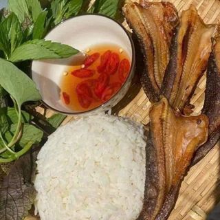 KHÔ CÁ LÓC ĐỒNG CỬNG NGUYÊN CON LOẠI NGON 500G - WINNIE HOUSE