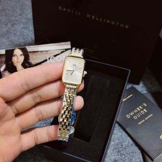 Đồng hồ mẫu mới day thép đúc luôn ạ