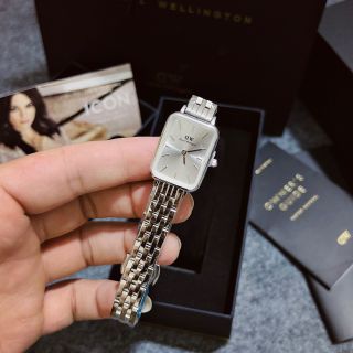 Đồng hồ mẫu mới day thép đúc luôn ạ