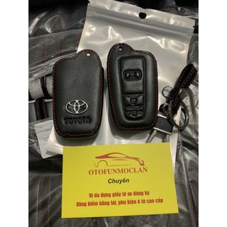 Bao carbon chìa khóa ô tô Toyota Corolla Cross nhựa ABS vân Carbon kèm móc đeo INOX
