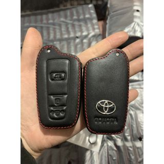 Bao carbon chìa khóa ô tô Toyota Corolla Cross nhựa ABS vân Carbon kèm móc đeo INOX
