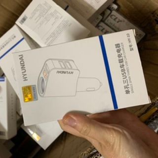 Tẩu sạc hyundai 3 cổng USB có màn hình hiển thị điện áp và một lỗ tẩu HY-10 HY10