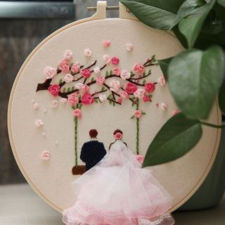 Tặng Lễ Cưới Tranh Thêu 3D Váy cô Dâu Chú Rễ Thủ Công HandMade Mang Đầy Ý nghĩa, Độc Đáo tạo nên kỷ Niệm Đẹp . Kèm bộ phụ kiện đầy đủ ( Hàng, Giá Tận Xưởng )