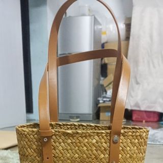 Túi xách cỏ bàng quai da bẹt hoa hông đỏ