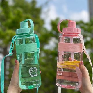 Bình đựng nước thể thao tập gym đi học từ 0,6 - 2 lít chai nhựa 1l 2l chia vạch tặng dây đeo vòi ống hút cute - SP005