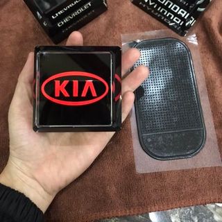 Nước hoa ô tô HYUNDAI accent , i10 , kona, santafe, elantra tặng kèm miếng dán chống trượt