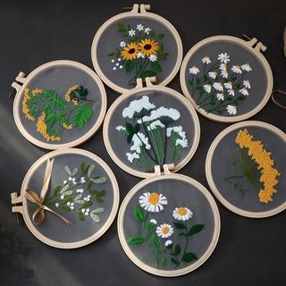 Quà Tặng Thủ Công, Tranh HOA Màn Thêu Chỉ 3D Thủ công Handmade ĐỘC ĐÁO, Tinh Tế, Đầy Sáng Tạo. kèm phụ kiện đầy đủ ( Hàng. giá Tận Xưởng )