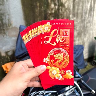 Bao lì xì tết 2024 2 mẫu:  hình rồng vàng và hình thuận buồm xuôi gió. Chuyên sỉ 1000 tấm siêu rẻ