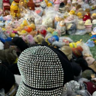 Mũ lưỡi trai đính hạt cườm QC