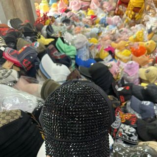 Mũ lưỡi trai đính hạt cườm QC