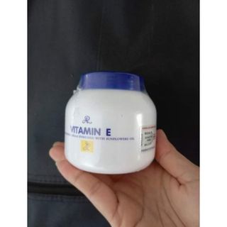 Kem body Vitamin E Thái 200g